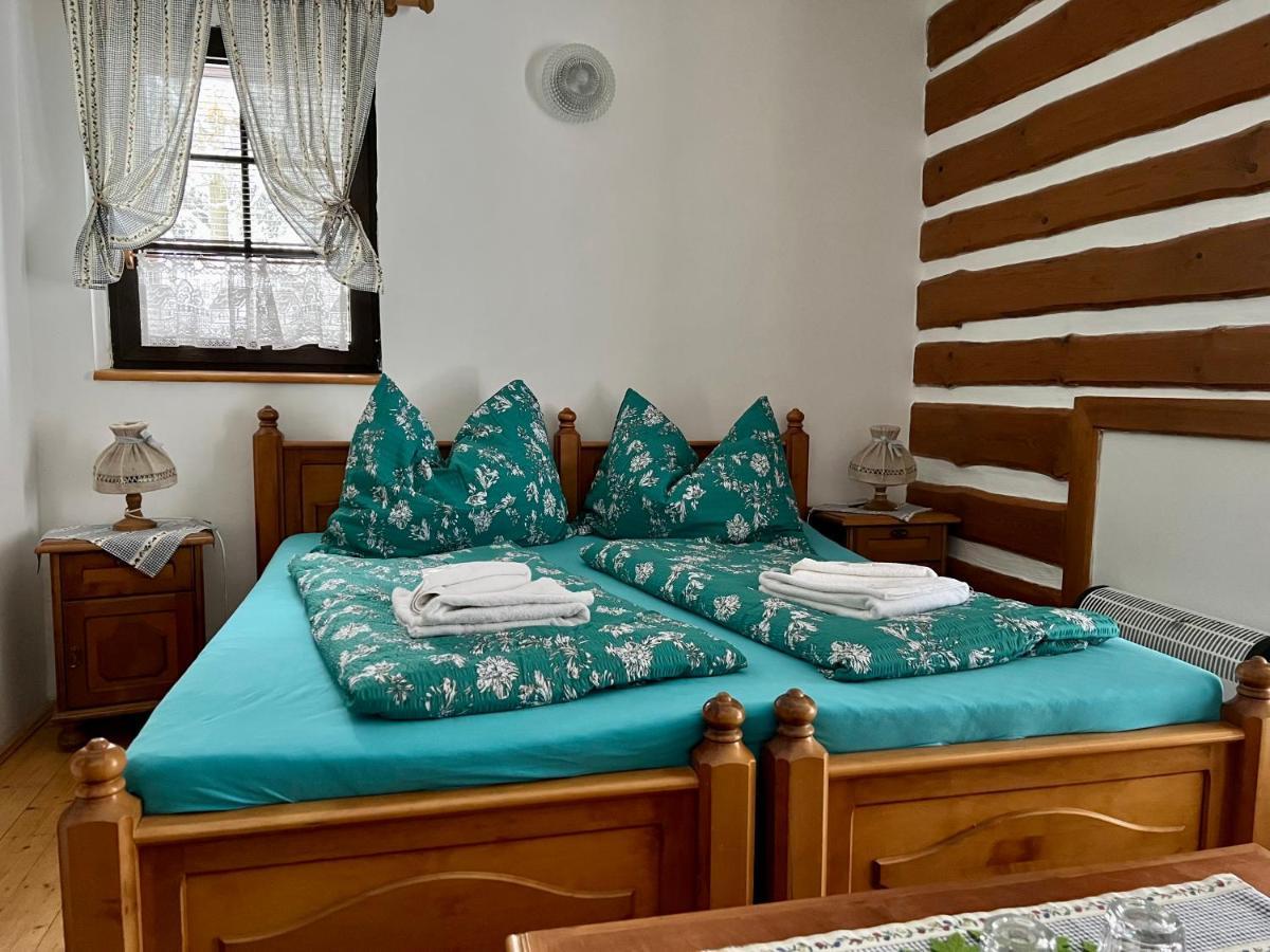 Hotel Na Vyhlidce โกเชนอฟ ภายนอก รูปภาพ