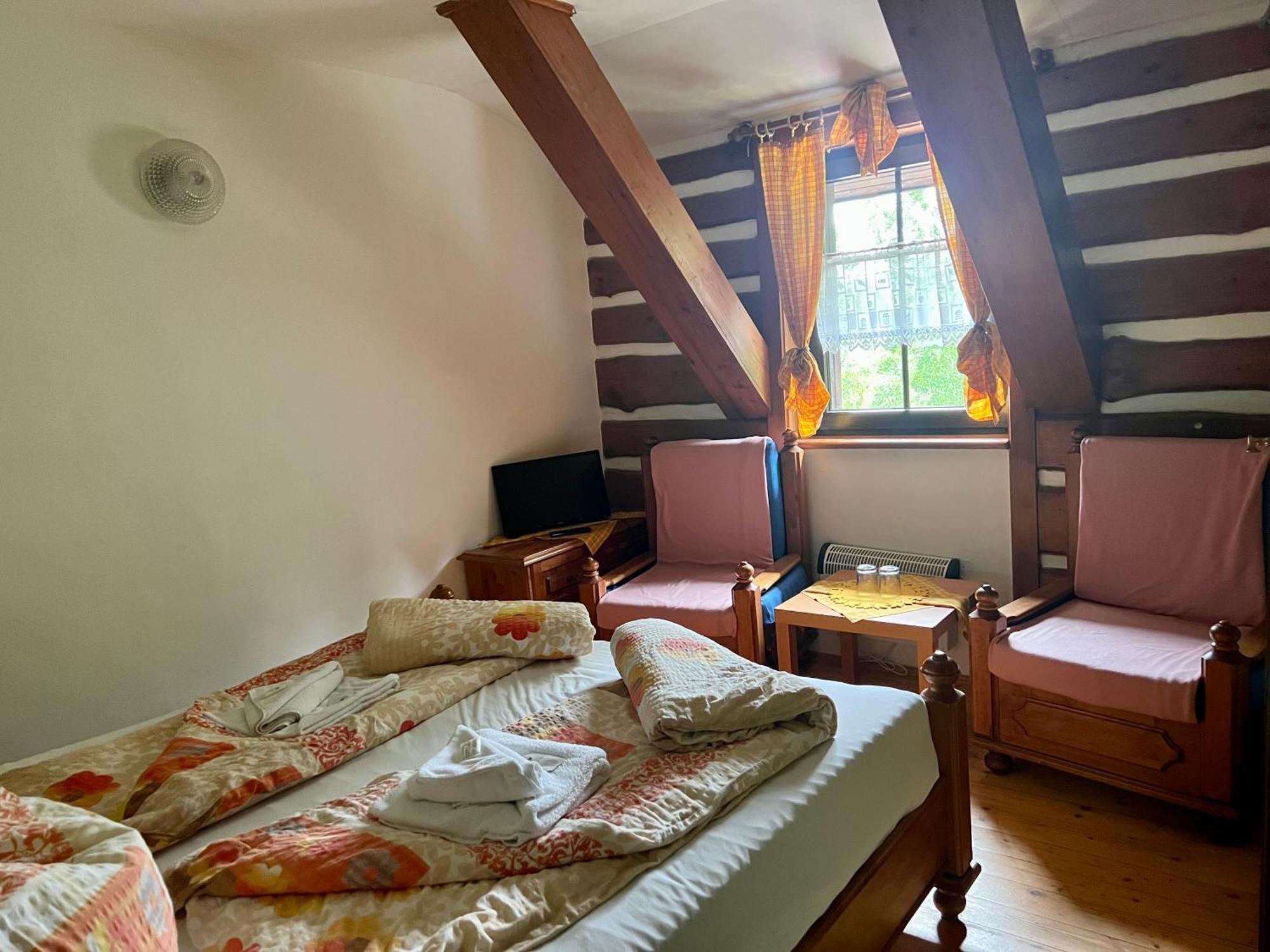 Hotel Na Vyhlidce โกเชนอฟ ภายนอก รูปภาพ
