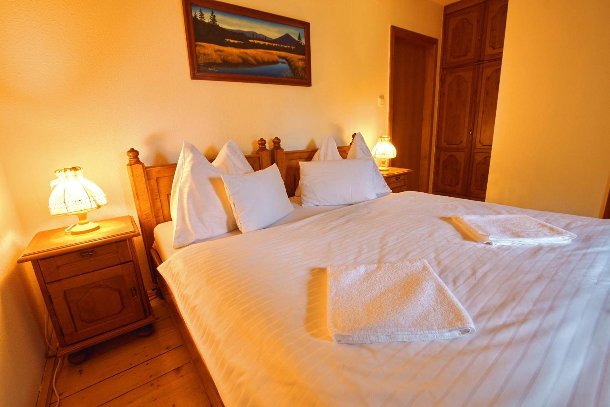 Hotel Na Vyhlidce โกเชนอฟ ภายนอก รูปภาพ