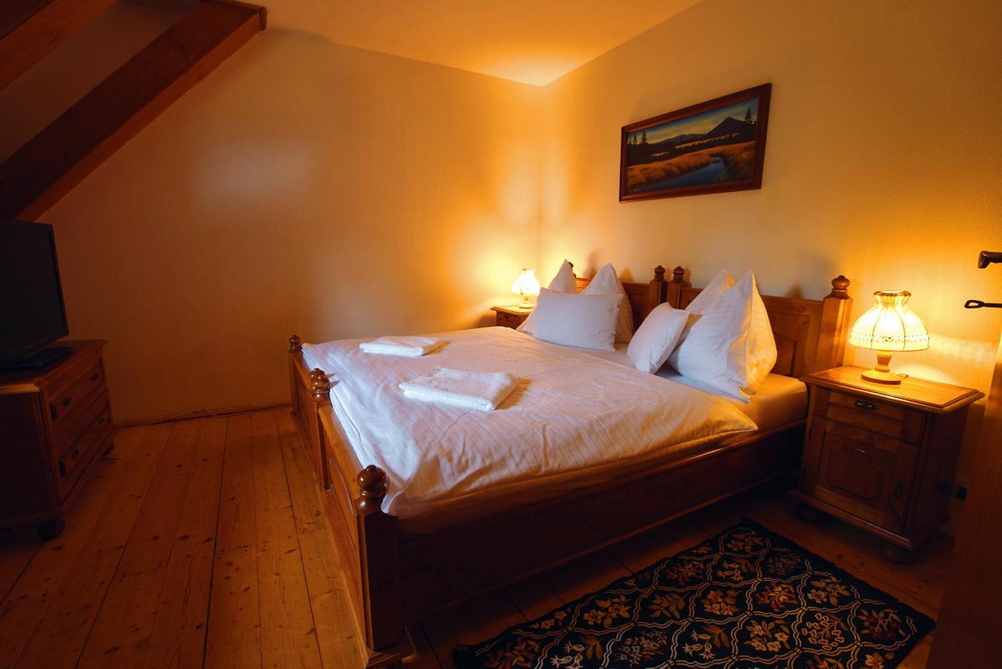 Hotel Na Vyhlidce โกเชนอฟ ภายนอก รูปภาพ