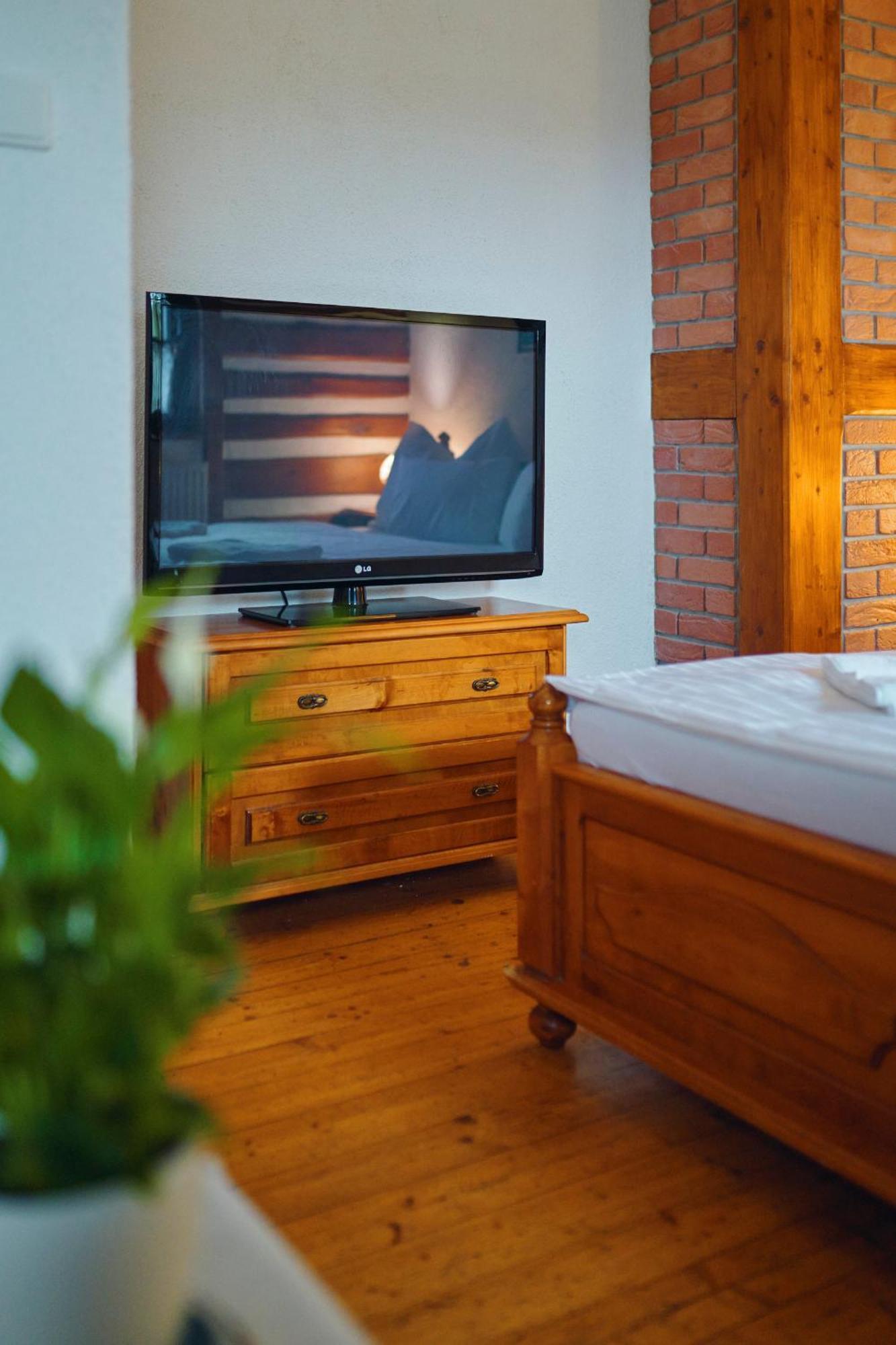 Hotel Na Vyhlidce โกเชนอฟ ภายนอก รูปภาพ