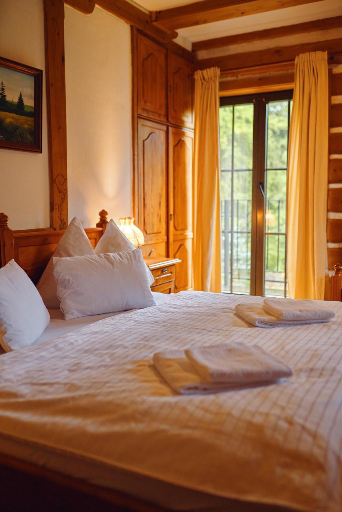 Hotel Na Vyhlidce โกเชนอฟ ภายนอก รูปภาพ