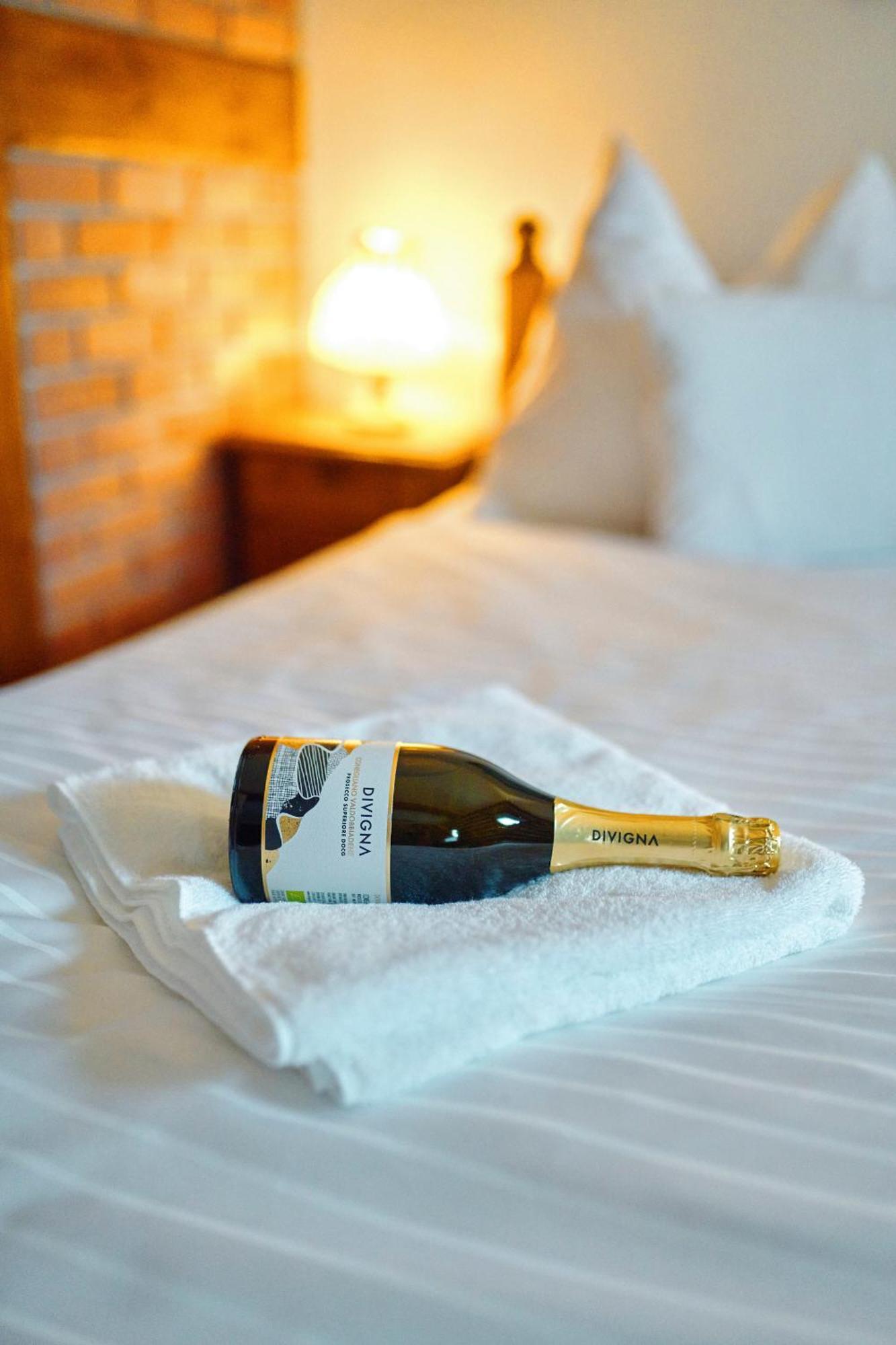 Hotel Na Vyhlidce โกเชนอฟ ภายนอก รูปภาพ