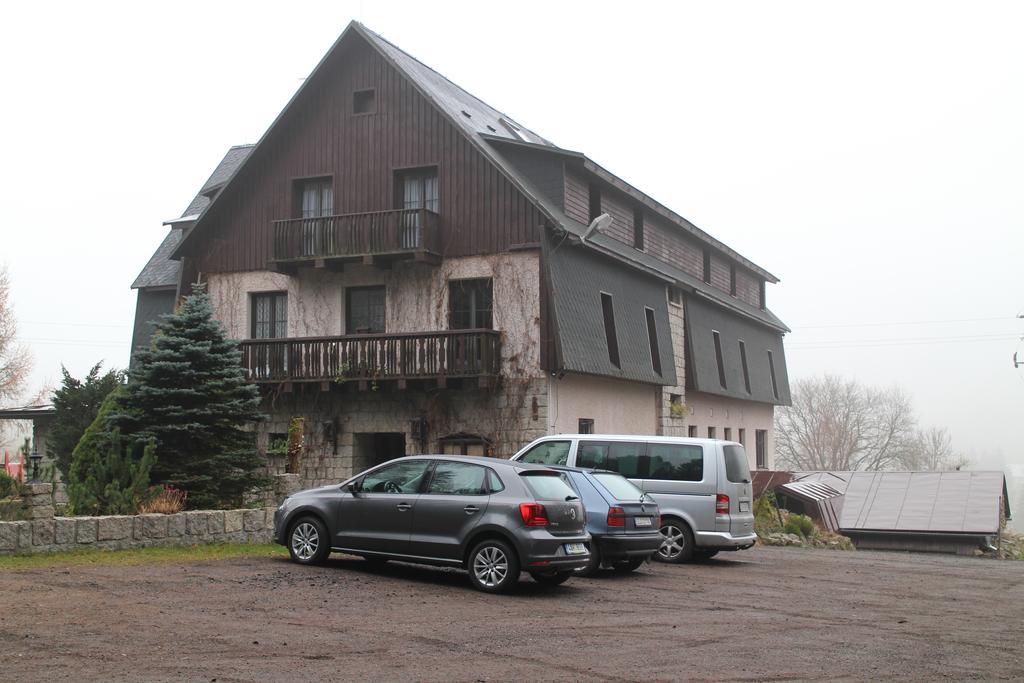 Hotel Na Vyhlidce โกเชนอฟ ภายนอก รูปภาพ